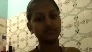 Danda desi girl making nude selfie in the bathroom